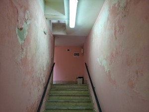 L'interno dei bagni pubblici di Carini nel 2013