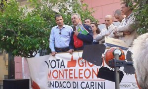 Luca Tantino ad un comizio per Monteleone